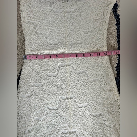 🆕 Fitted Cream Lace Dress, Size Small - Picture 4 of 8